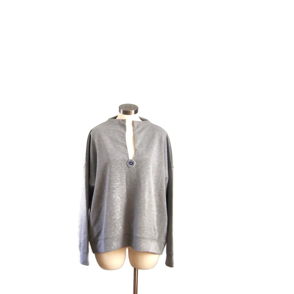 Cynthia Rowley High V-Neck Light Gray Sweatshirt Accent Aztec Button Pullover